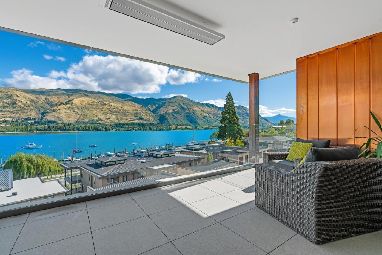 Luxurious Lakefront Penthouse ワナカ エクステリア 写真
