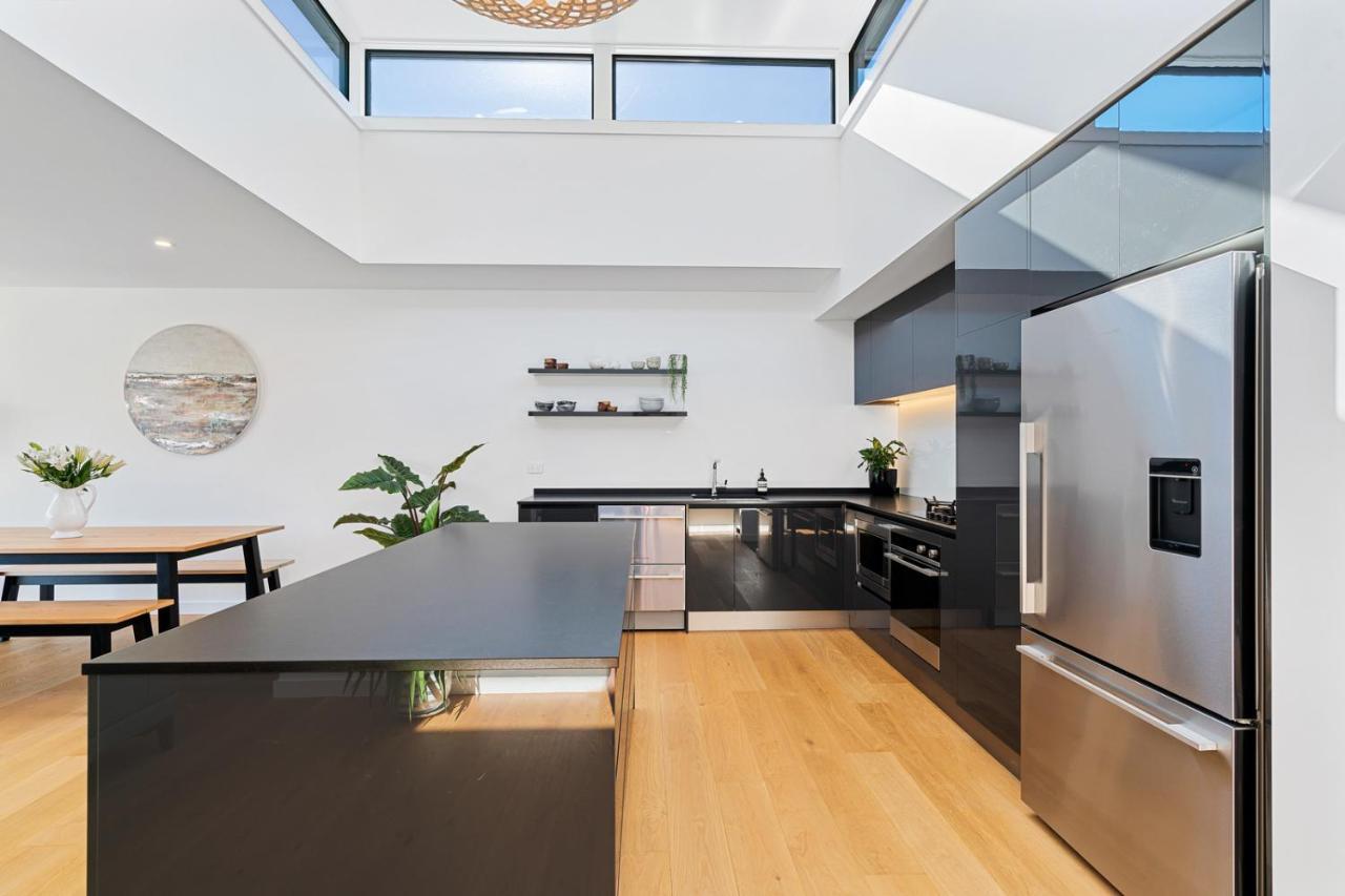 Luxurious Lakefront Penthouse ワナカ エクステリア 写真