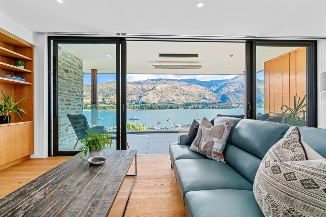 Luxurious Lakefront Penthouse ワナカ エクステリア 写真
