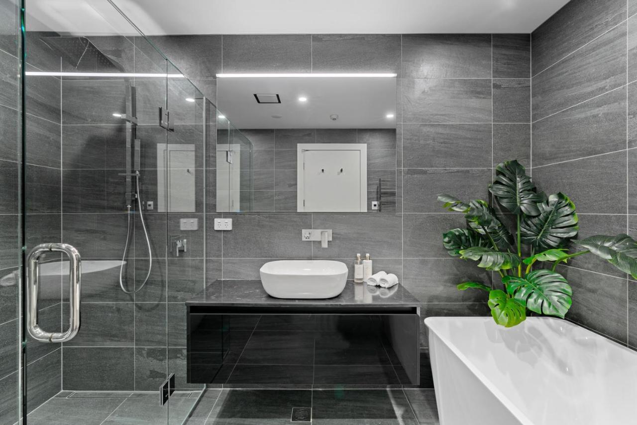 Luxurious Lakefront Penthouse ワナカ エクステリア 写真