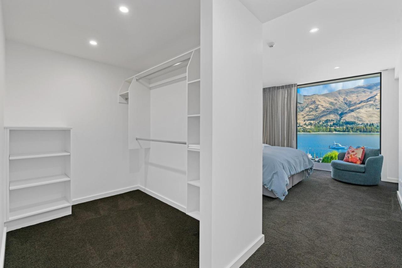 Luxurious Lakefront Penthouse ワナカ エクステリア 写真