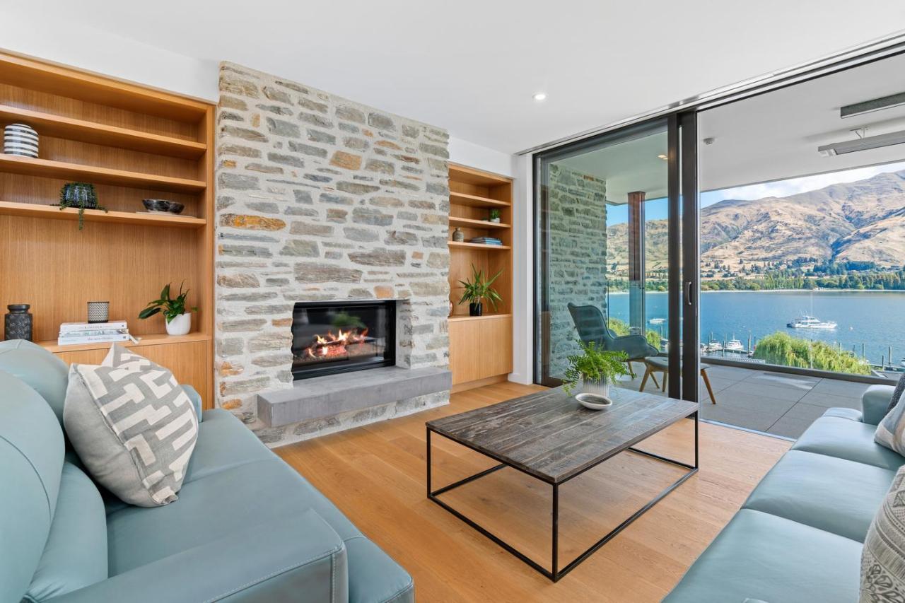 Luxurious Lakefront Penthouse ワナカ エクステリア 写真